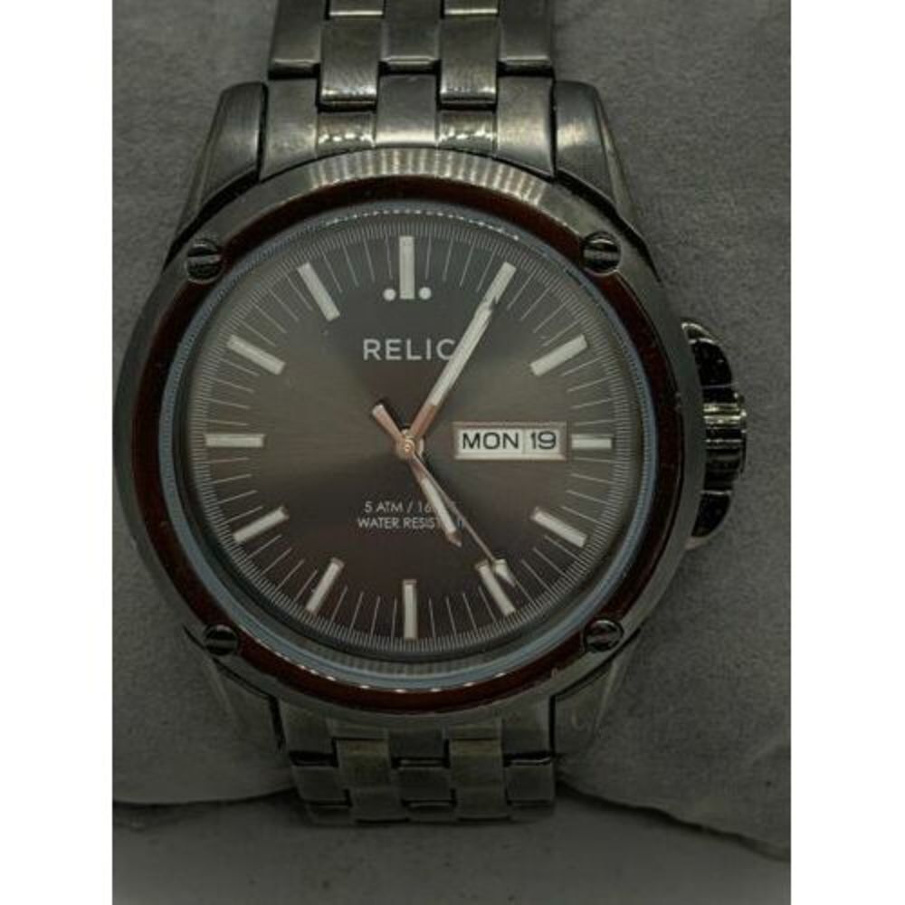 Relic ZR12081 Men's Watch Analog Quartz Grey Stainless Steel 40.5mm Case D810